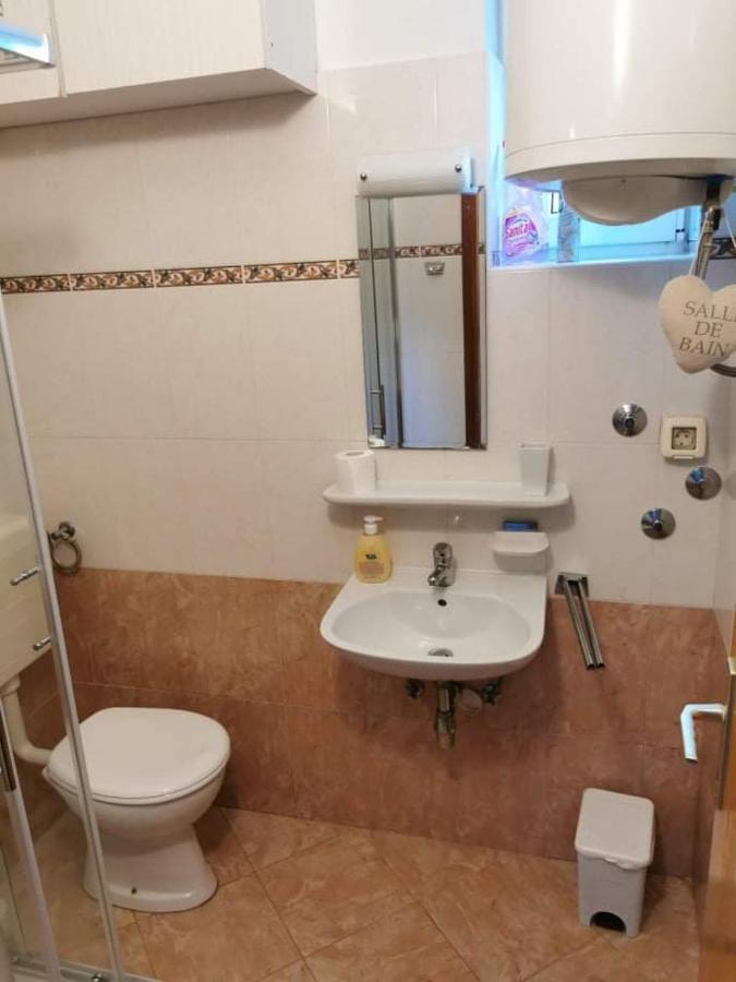 App Carla Apartment Новиград Екстериор снимка