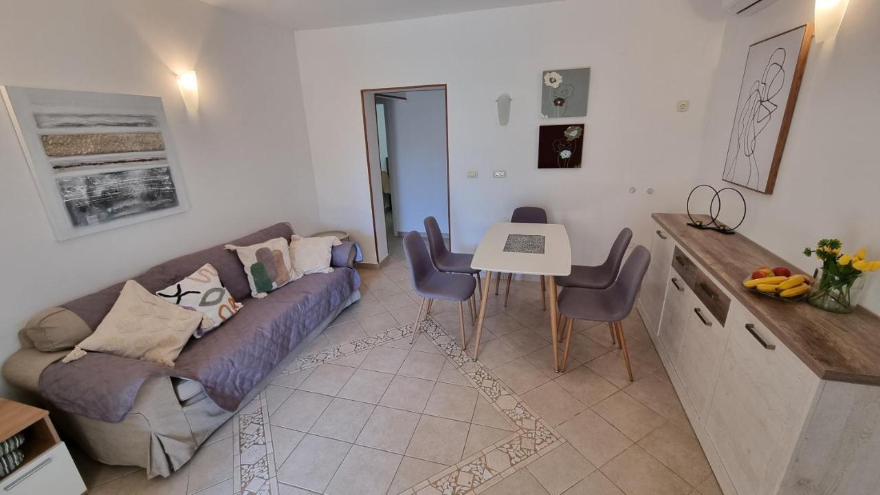 App Carla Apartment Новиград Екстериор снимка