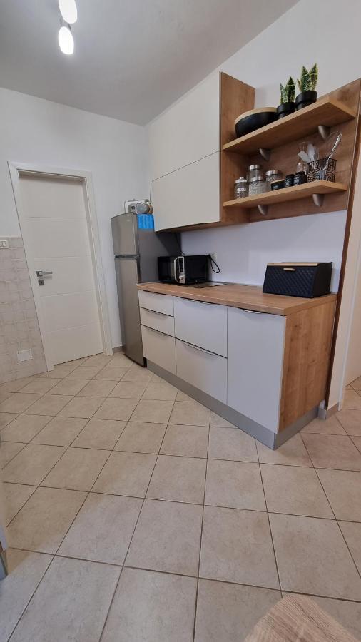 App Carla Apartment Новиград Екстериор снимка