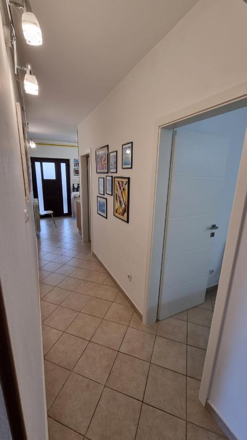 App Carla Apartment Новиград Екстериор снимка