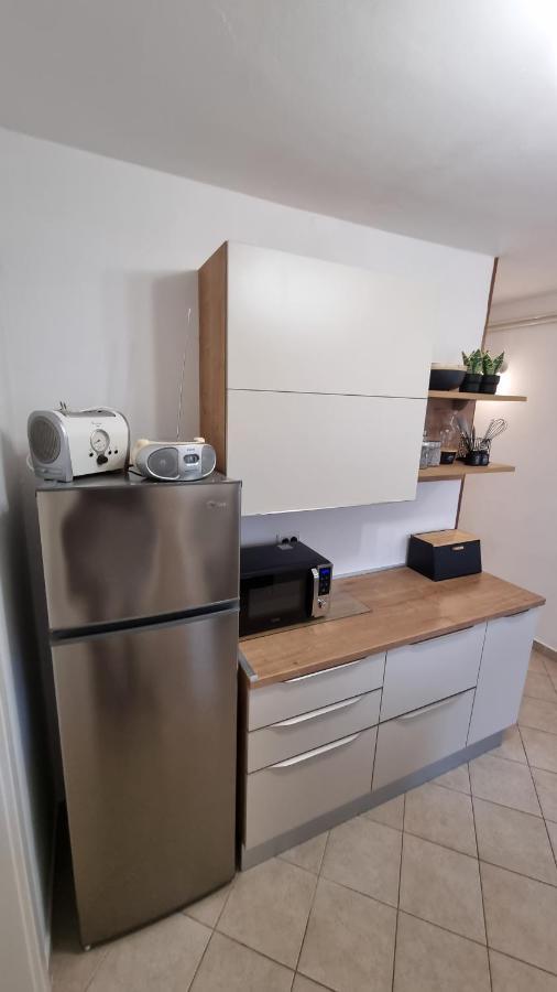 App Carla Apartment Новиград Екстериор снимка
