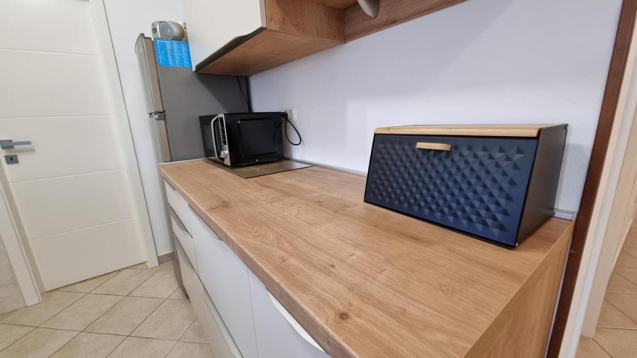 App Carla Apartment Новиград Екстериор снимка
