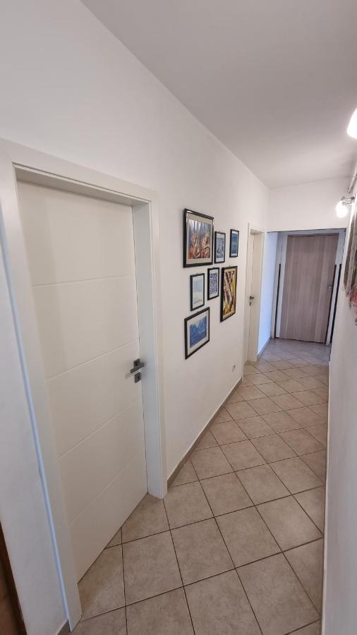App Carla Apartment Новиград Екстериор снимка